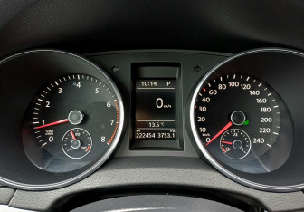 Подержанный автомобиль Volkswagen Golf Hatchback 2011 года (22 фото)