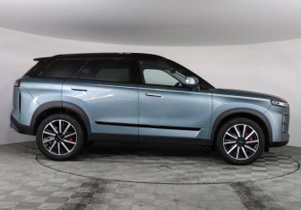 Подержанный автомобиль Jaecoo J7 2023 года (4 фото)