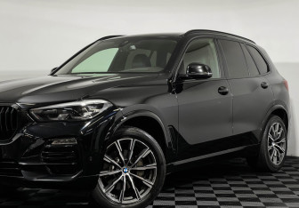 Подержанный автомобиль BMW X5 2020 года (19 фото)