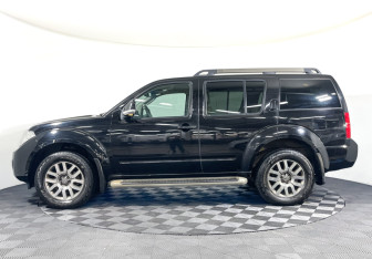 Подержанный автомобиль Nissan Pathfinder 2012 года (8 фото)