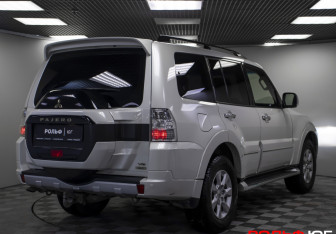 Подержанный автомобиль Mitsubishi Pajero 2021 года (24 фото)