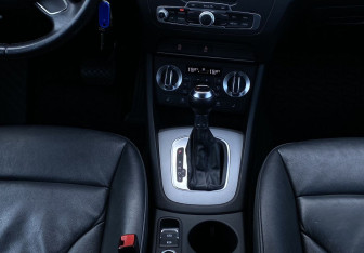 Подержанный автомобиль Audi Q3 2012 года (13 фото)