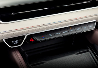 Подержанный автомобиль Geely Monjaro 2023 года (28 фото)