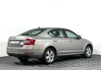 Подержанный автомобиль Skoda Octavia Liftback 2019 года (5 фото)