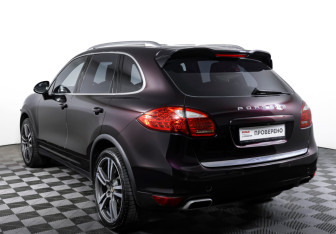 Подержанный автомобиль Porsche Cayenne 2012 года (7 фото)