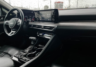 Подержанный автомобиль Kia K5 2021 года (9 фото)