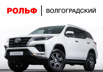 Подержанный автомобиль Toyota Fortuner 2022 года (28 фото)