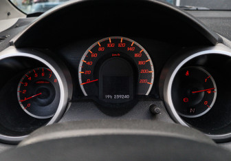 Подержанный автомобиль Honda Jazz 2009 года (17 фото)
