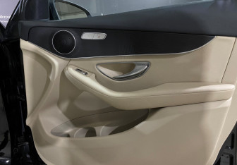 Подержанный автомобиль Mercedes-Benz GLC Coupe 2021 года (25 фото)