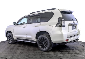 Подержанный автомобиль Toyota Land Cruiser Prado 2021 года (7 фото)