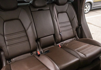 Подержанный автомобиль Porsche Cayenne 2019 года (12 фото)