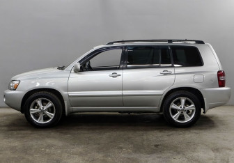 Подержанный автомобиль Toyota Highlander 2004 года (8 фото)