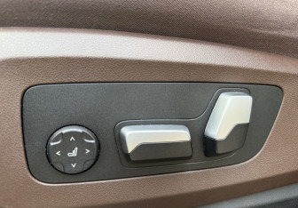 Подержанный автомобиль BMW X5 2023 года (12 фото)