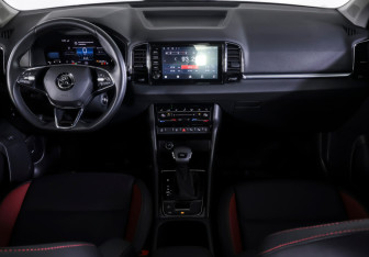 Подержанный автомобиль Skoda Karoq 2023 года (12 фото)