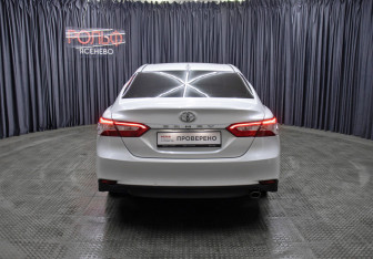 Подержанный автомобиль Toyota Camry Sedan 2020 года (6 фото)