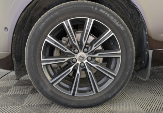 Подержанный автомобиль Volvo XC60 2020 года (12 фото)