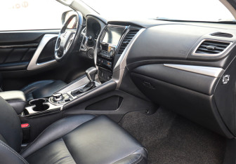 Подержанный автомобиль Mitsubishi Pajero Sport 2019 года (10 фото)