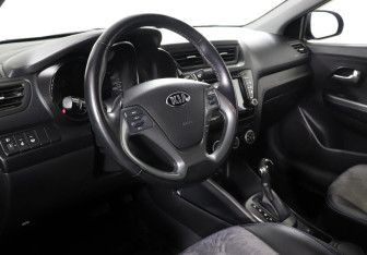 Подержанный автомобиль Kia Rio Sedan 2016 года (6 фото)