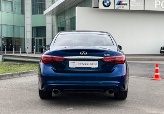 Подержанный автомобиль Infiniti Q50 2018 года (6 фото)