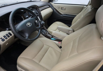 Подержанный автомобиль Toyota Highlander 2003 года (9 фото)