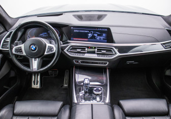 Подержанный автомобиль BMW X7 2021 года (12 фото)