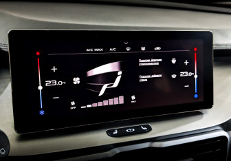 Подержанный автомобиль Geely Coolray 2022 года (26 фото)