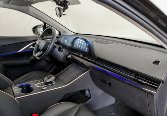 Подержанный автомобиль Omoda C5 2023 года (11 фото)