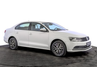 Подержанный автомобиль Volkswagen Jetta Sedan 2016 года (3 фото)