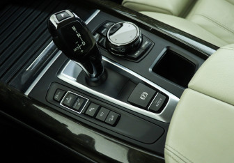 Подержанный автомобиль BMW X5 2014 года (16 фото)