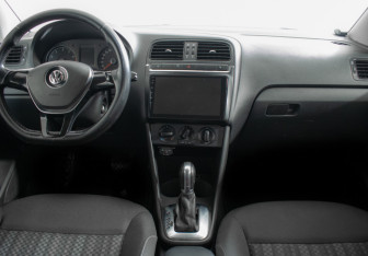 Подержанный автомобиль Volkswagen Polo Sedan 2016 года (11 фото)