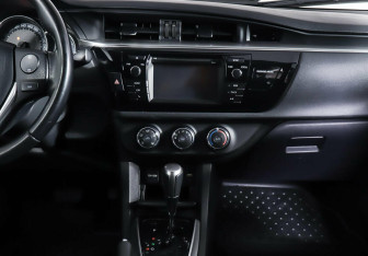 Подержанный автомобиль Toyota Corolla Sedan 2016 года (10 фото)