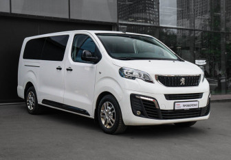 Подержанный автомобиль Peugeot Traveller 2021 года (3 фото)