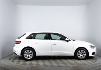 Подержанный автомобиль Audi A3 Hatchback 2016 года (4 фото)
