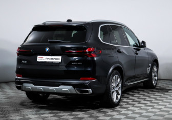 Подержанный автомобиль BMW X5 2023 года (5 фото)