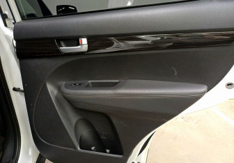 Подержанный автомобиль Kia Sorento 2011 года (28 фото)