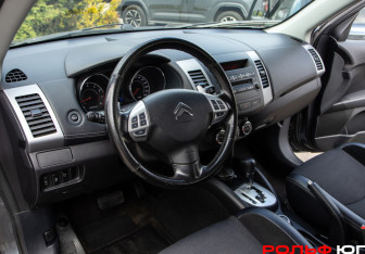 Подержанный автомобиль Citroen C-Crosser 2011 года (15 фото)