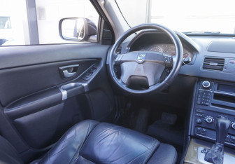 Подержанный автомобиль Volvo XC90 2010 года (13 фото)