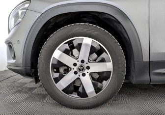 Подержанный автомобиль Mercedes-Benz GLB 2021 года (18 фото)