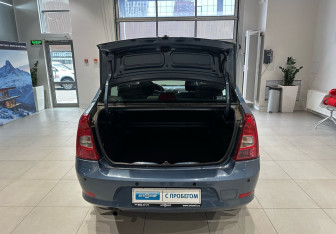 Подержанный автомобиль Renault Logan Sedan 2015 года (7 фото)