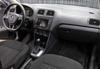 Подержанный автомобиль Volkswagen Polo Sedan 2016 года (11 фото)