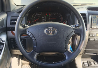 Подержанный автомобиль Toyota Land Cruiser Prado 2008 года (13 фото)