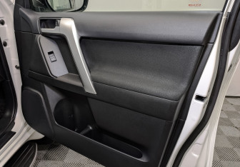 Подержанный автомобиль Toyota Land Cruiser Prado 2021 года (24 фото)