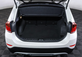 Подержанный автомобиль BMW X1 2014 года (10 фото)