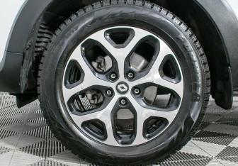 Подержанный автомобиль Renault Kaptur 2017 года (7 фото)