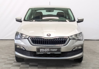 Подержанный автомобиль Skoda Rapid Liftback 2020 года (2 фото)