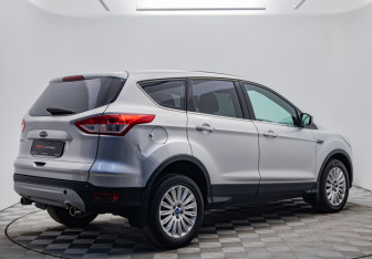 Подержанный автомобиль Ford Kuga 2015 года (5 фото)