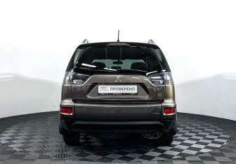 Подержанный автомобиль Mitsubishi Outlander 2009 года (6 фото)
