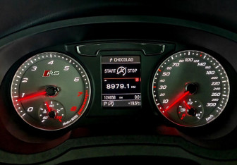 Подержанный автомобиль Audi RS Q3 2015 года (13 фото)