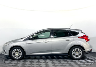 Подержанный автомобиль Ford Focus Hatchback 2012 года (8 фото)