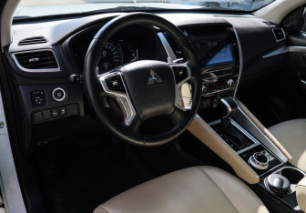 Подержанный автомобиль Mitsubishi Montero Sport 2022 года (13 фото)